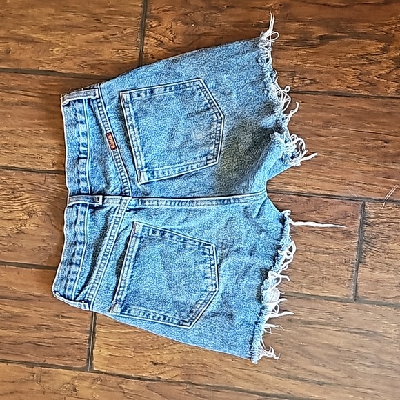 Shorts - Picture 2 of 4